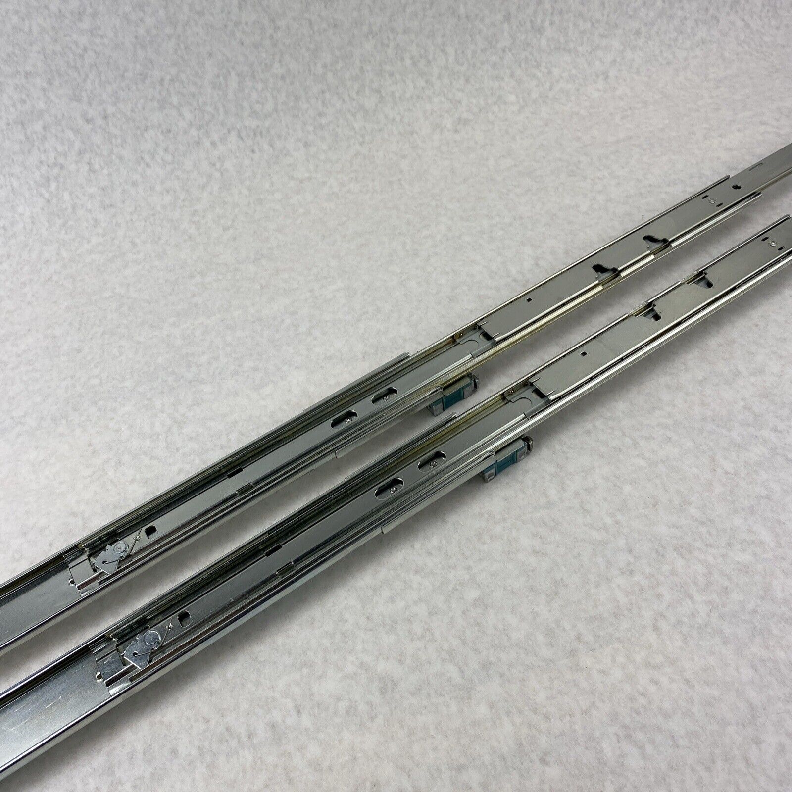 Accuride 03142 Medium-Duty Full Extension Drawer Slide