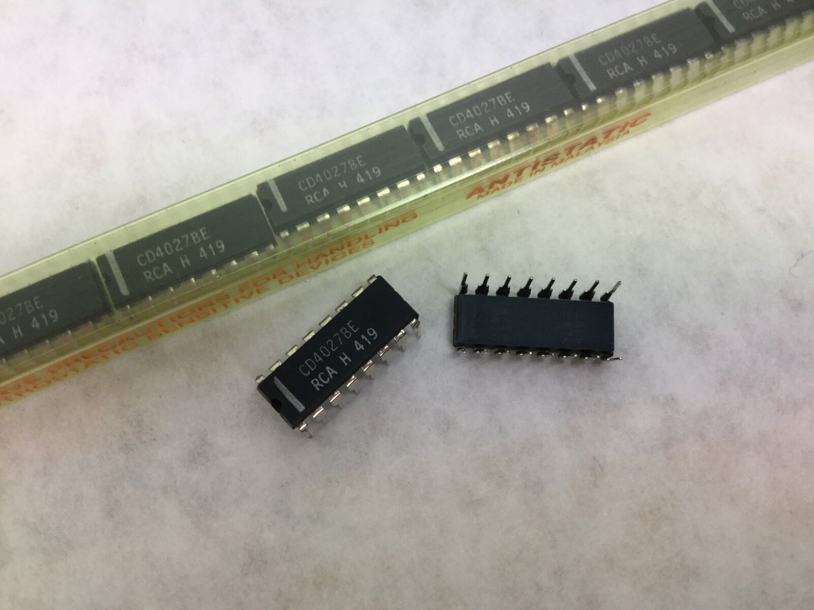 Genuine RCA CD4027BE  Integrated Circuit  16 Pin  Lot of 23
