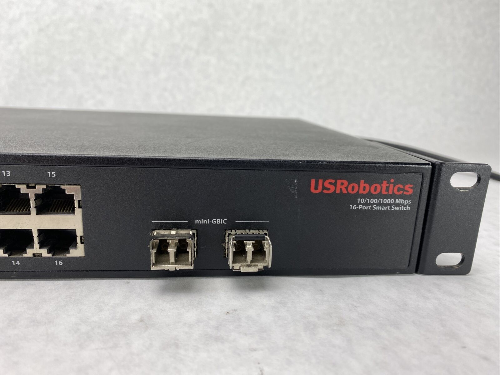 USRobotics USR997716 Gigabit 10/100/1000Mbps Ethernet 16 Port Switch Black