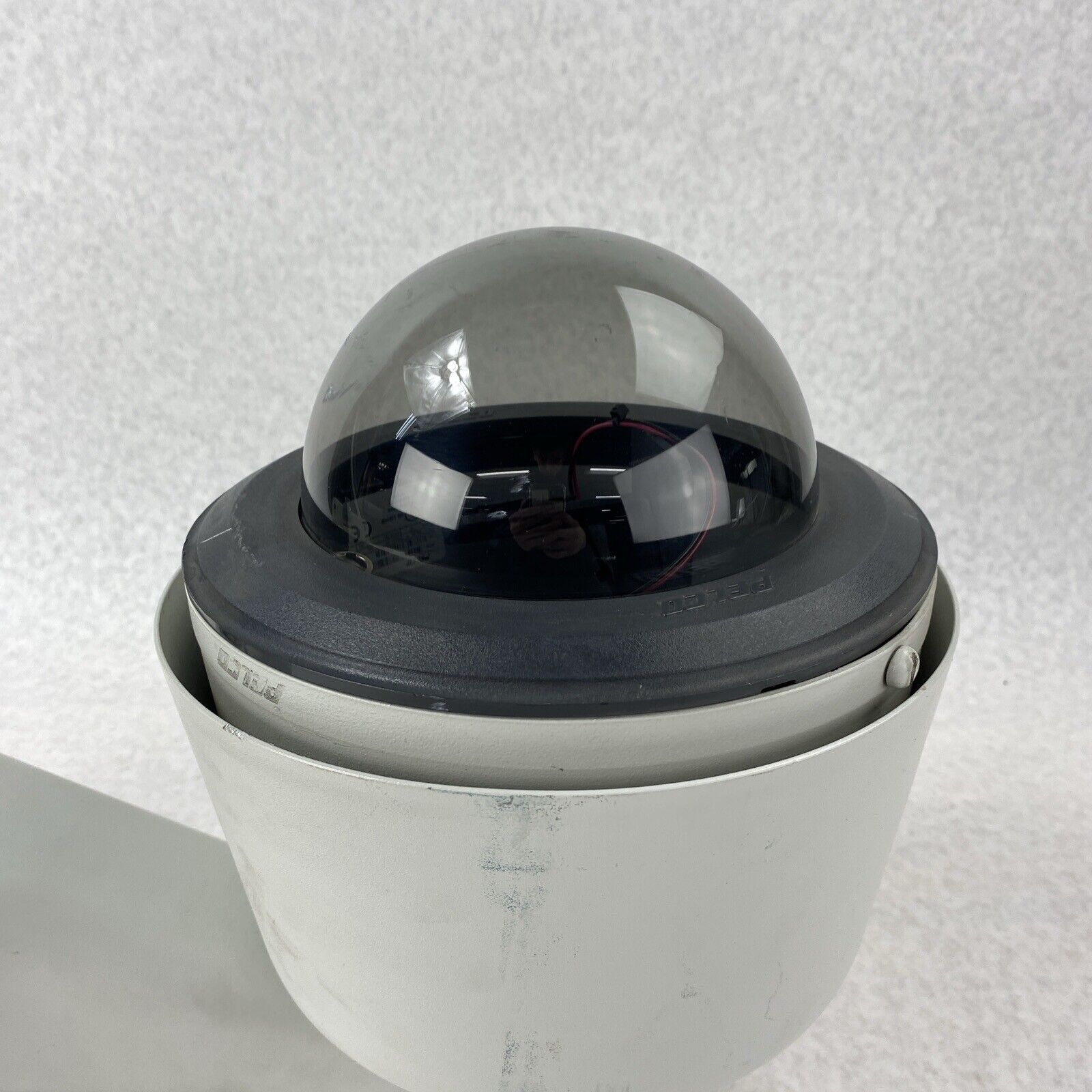 Pelco DF5-PG-E0 Outdoor Pendant Tinted Camera Dome w/ Wall Mount and Components
