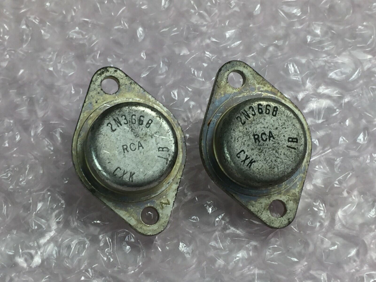 RCA 2N3668 Transistor   Lot of 2   NOS