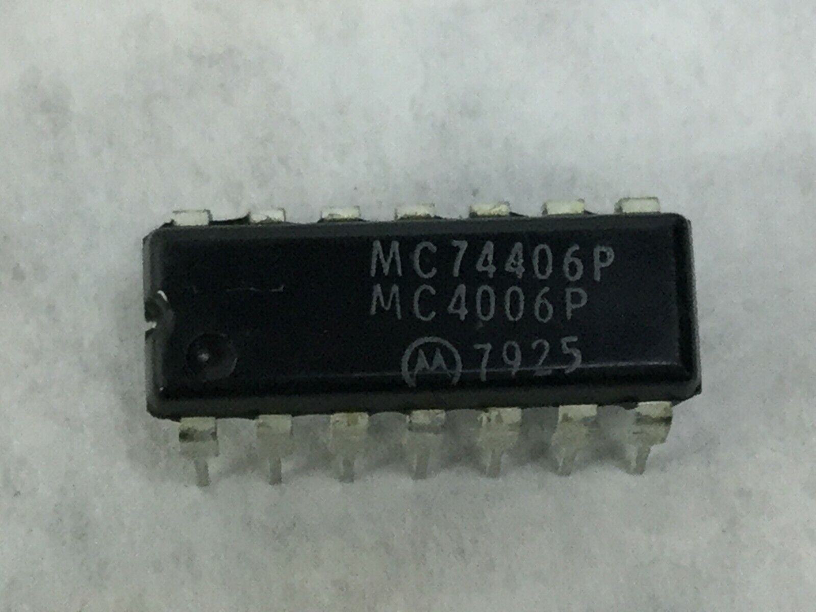 Genuine MOTOROLA MC74406P 3-To-8 Line Demultplexer/Decoder 14 Pin Dip  Lot of 4
