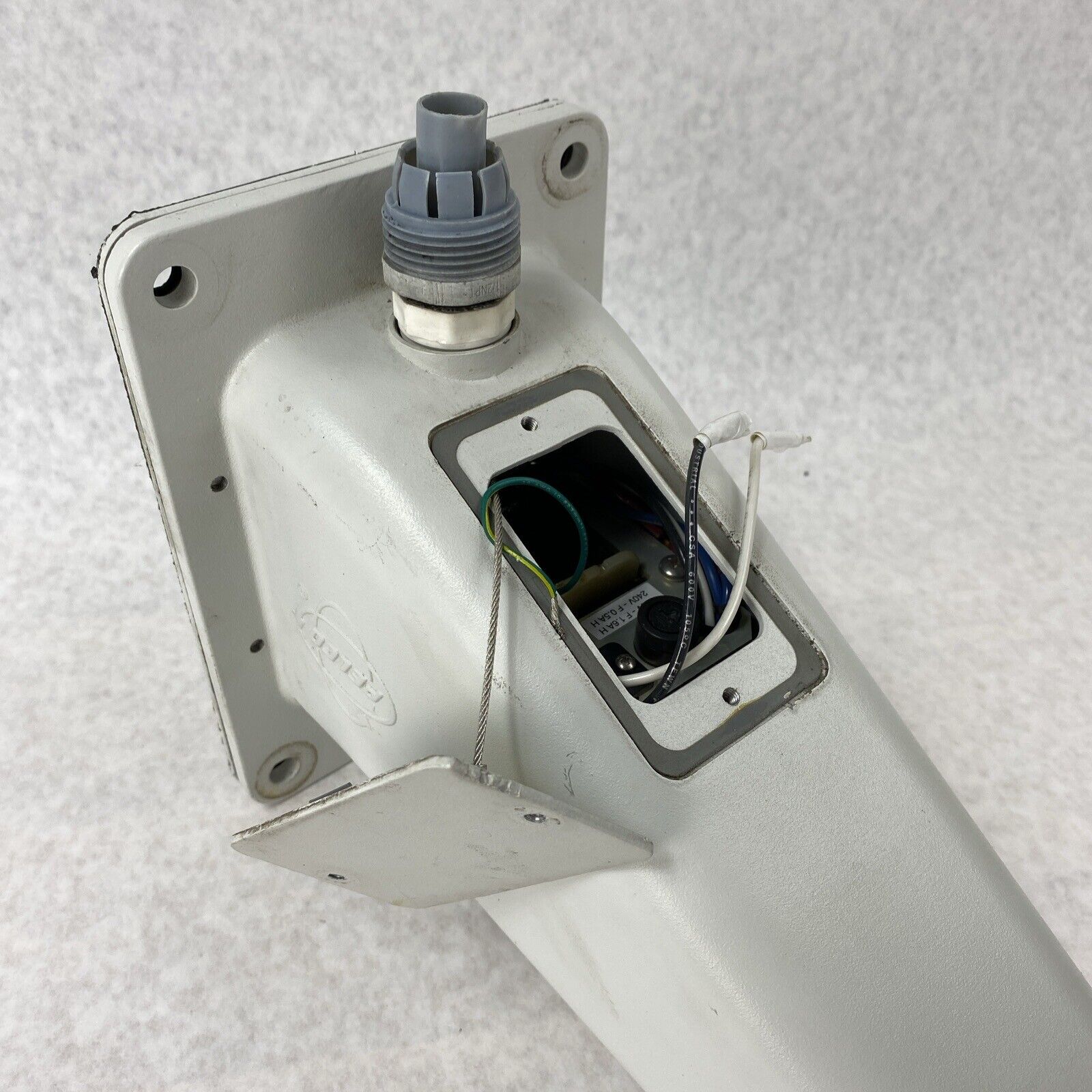 Pelco DF5-PG-E0 Outdoor Pendant Tinted Camera Dome w/ Wall Mount and Components