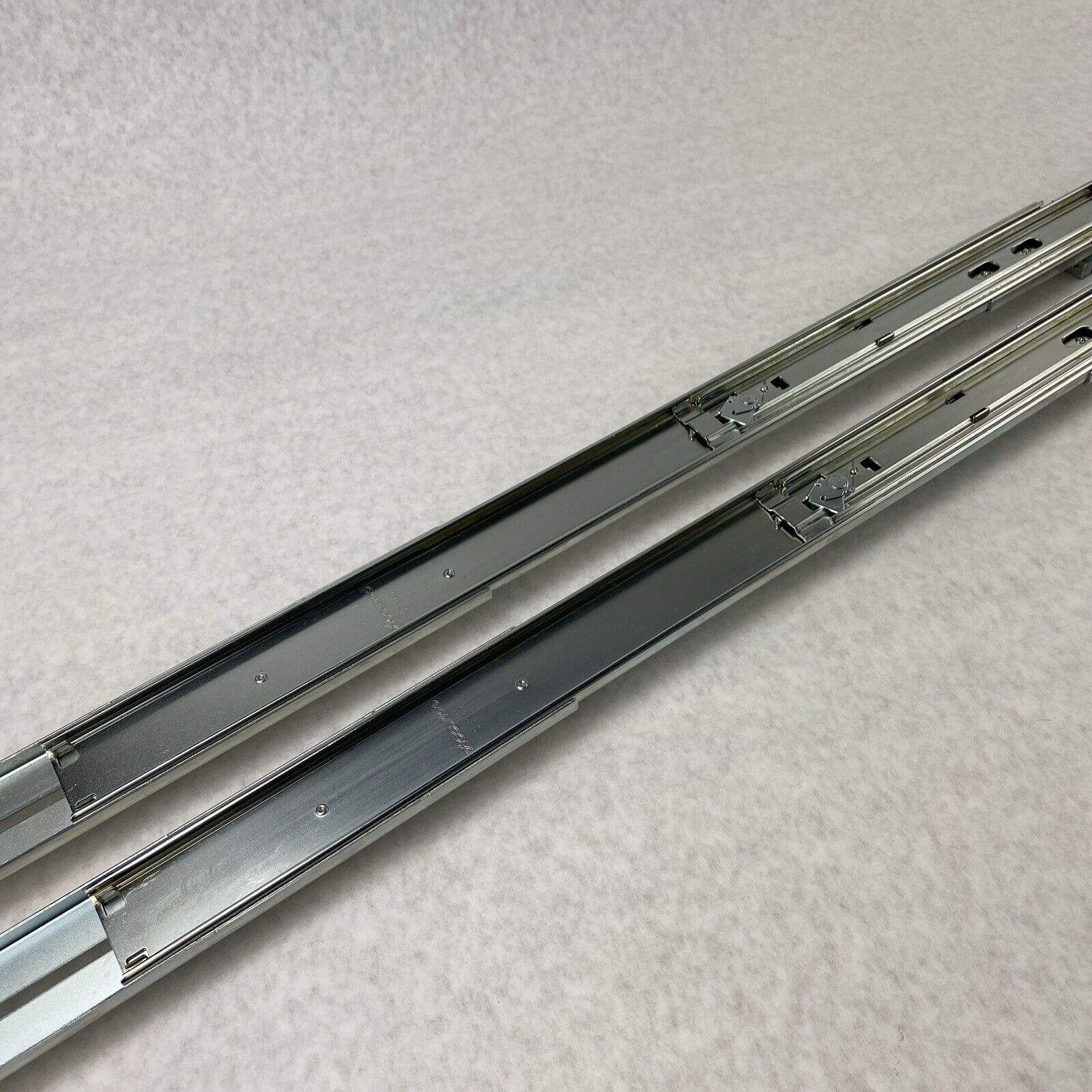 Accuride 03142 Medium-Duty Full Extension Drawer Slide