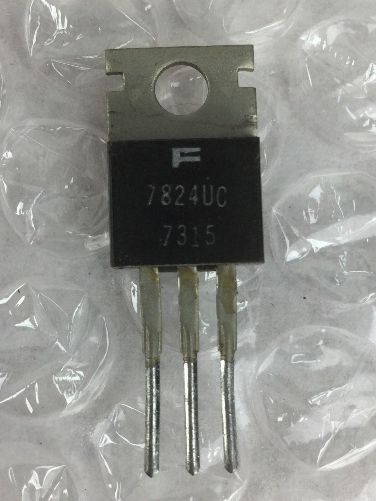 NEW FAIRCHILD 7824UC Voltage Regulator, 7315, Lot of 4, NEW